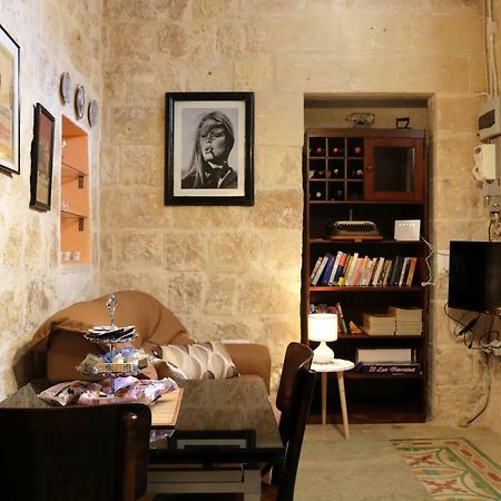 5 Minute Walk From Malta Airport Villa Gudja Exterior foto