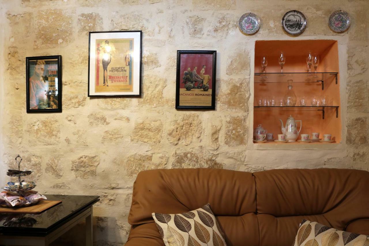 5 Minute Walk From Malta Airport Villa Gudja Exterior foto