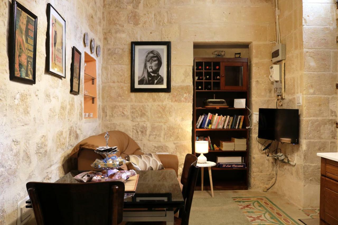 5 Minute Walk From Malta Airport Villa Gudja Exterior foto
